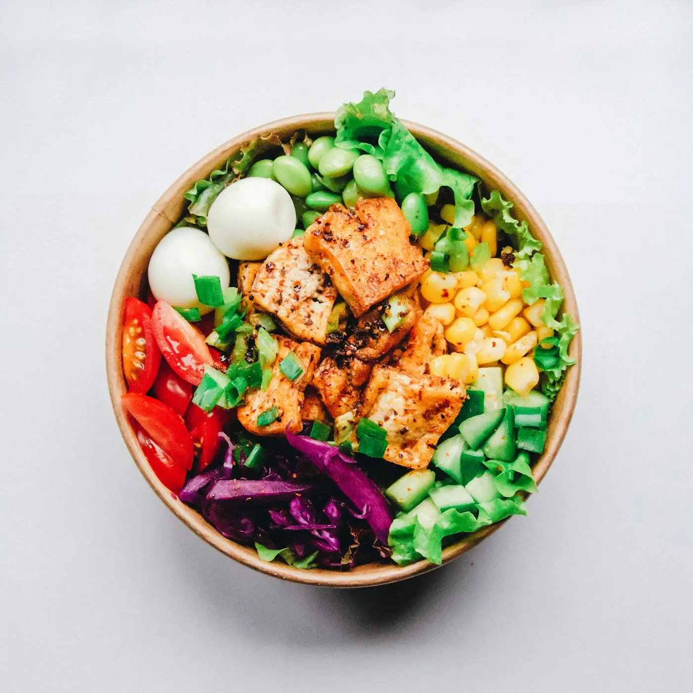 Salmon bowl with vegetables